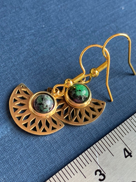 Boucles d’oreilles breloque demi cercle or et pierre verte alliage de métaux or Comme un ange