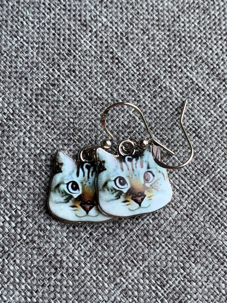 Boucles d’oreilles breloque tête de chat blanc sur crochet alliage de métaux argent Comme un ange