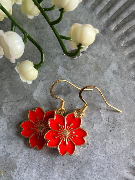 Boucles d’oreilles breloque fleur rouge sur crochet alliage de métaux or Comme un ange
