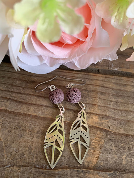 Boucles d’oreilles breloque plume en stainless bille de pierre de lave mauve bijoux diffuseur aromathérapie huile essentielle Comme un ange