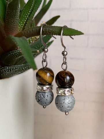 Boucles d’oreilles billes de pierre de tigre sur billes de pierre de lave grise bijoux diffuseur aromathérapie chic huile essentielle Comme un ange