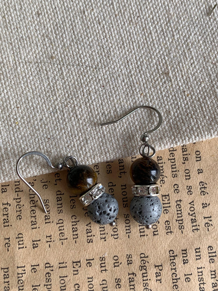 Boucles d’oreilles billes de pierre de tigre sur billes de pierre de lave grise bijoux diffuseur aromathérapie chic huile essentielle Comme un ange