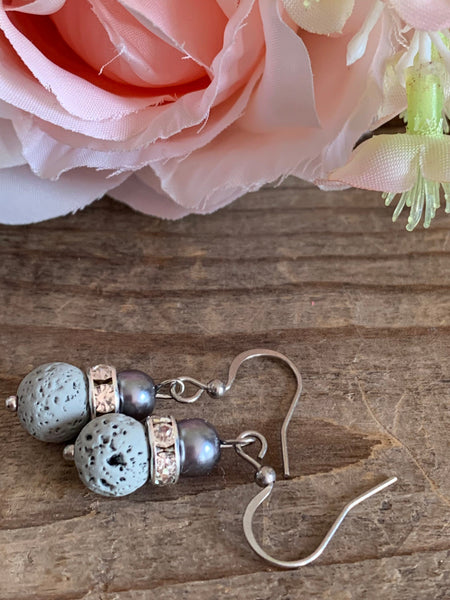 Boucles d’oreilles bille de pierre de lave grise et bille perle bleue marine bijoux diffuseur aromathérapie Comme un ange
