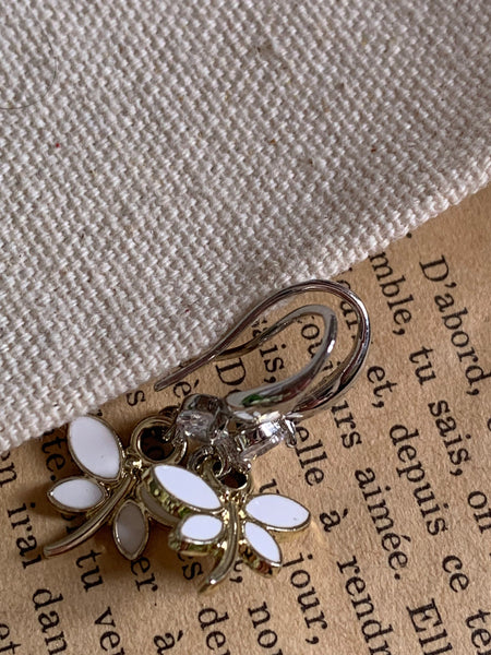 Boucles d’oreilles breloque libellule blanche alliage de métaux argent Comme un ange
