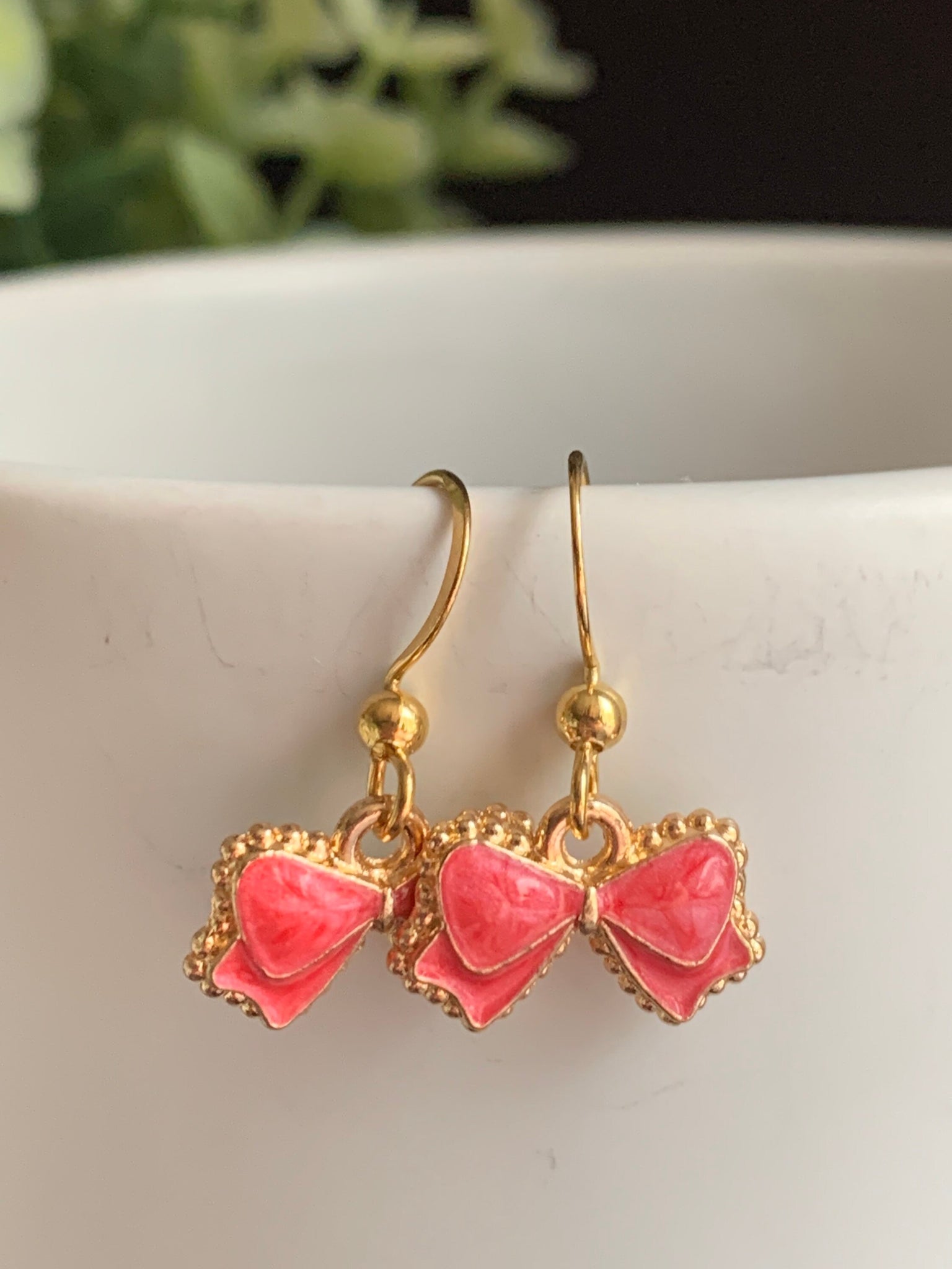 Boucles d’oreilles breloque boucles rouge rose alliage de métaux or Comme un ange