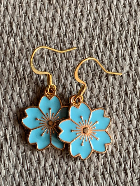 Boucles d’oreilles breloque fleur bleu sur crochet alliage de métaux or Comme un ange