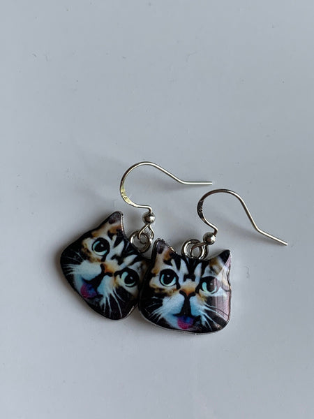 Boucles d’oreilles breloque tête de chat écaille de tortue sur crochet alliage de métaux argent Comme un ange