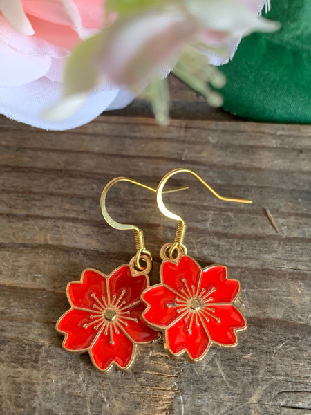 Boucles d’oreilles breloque fleur rouge sur crochet alliage de métaux or Comme un ange