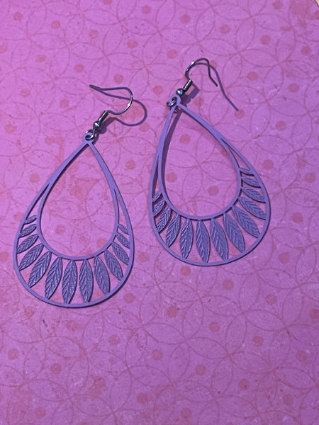 Boucles oreilles goutte dentelle mauve lilas Comme un ange