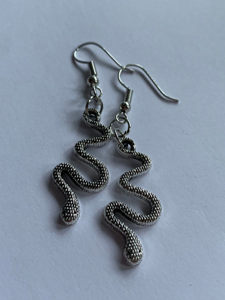 Boucles d’oreilles breloque serpent alliage de métaux argent Comme un ange