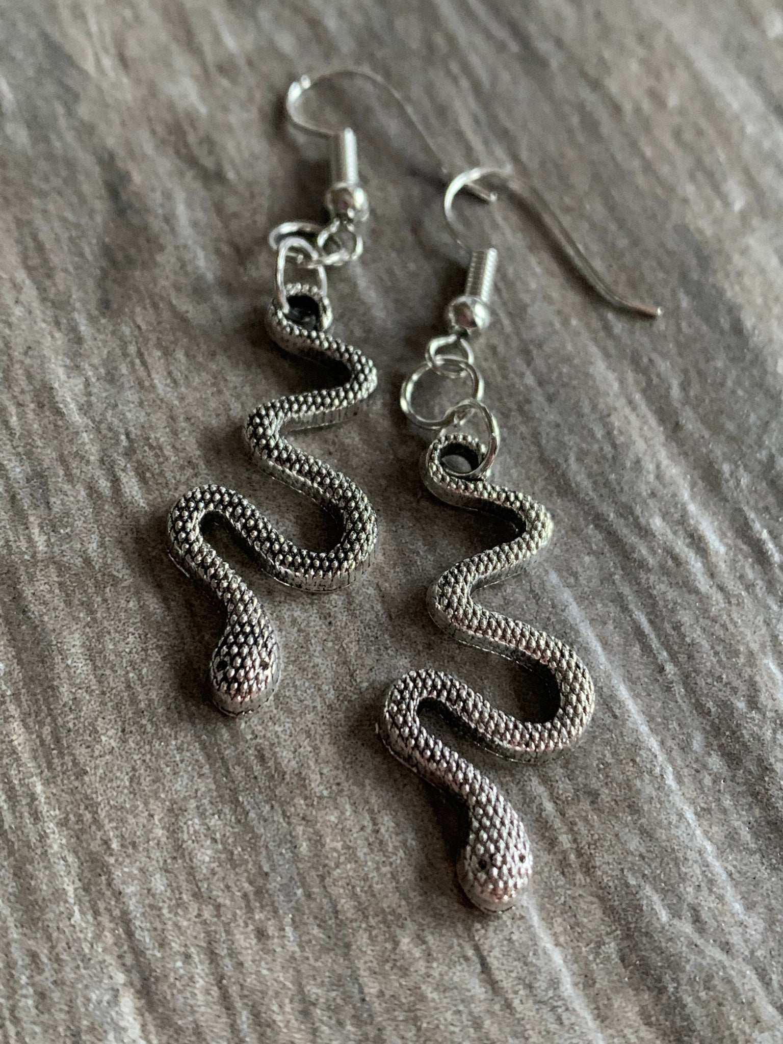 Boucles d’oreilles breloque serpent alliage de métaux argent Comme un ange