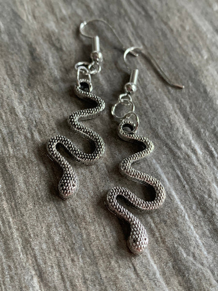 Boucles d’oreilles breloque serpent alliage de métaux argent Comme un ange