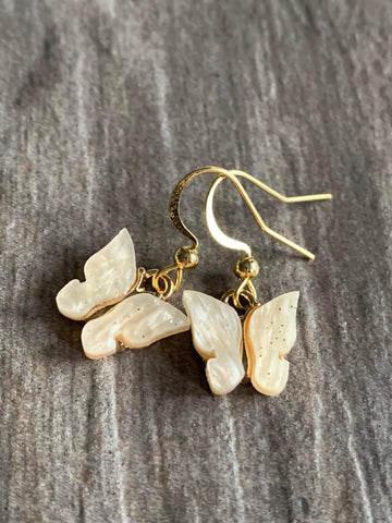Boucles d’oreilles Petit papillon crème Comme un ange