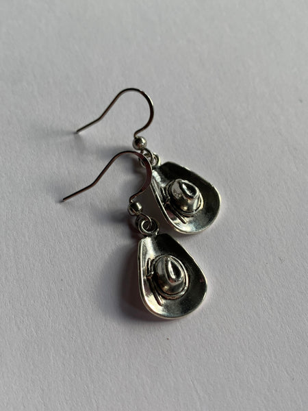 Boucles d’oreilles breloque chapeau de cowboy western far West alliage de métaux argent Comme un ange