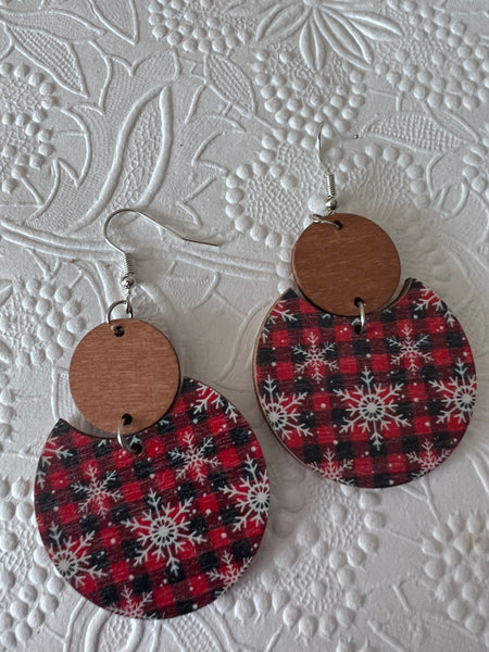 Boucles oreilles rouges rondes petits  flocons blancs rond bois Comme un ange
