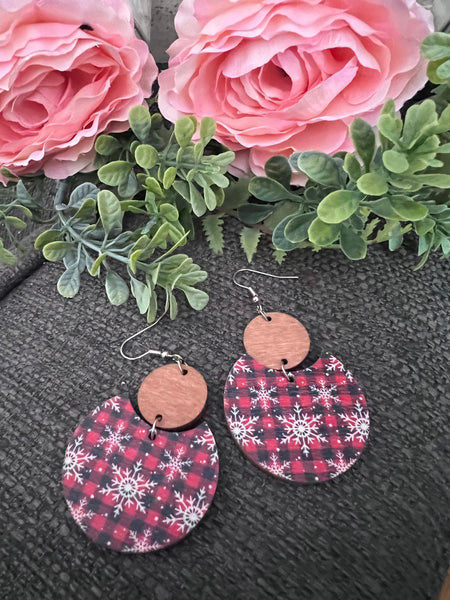 Boucles oreilles rouges rondes petits  flocons blancs rond bois Comme un ange