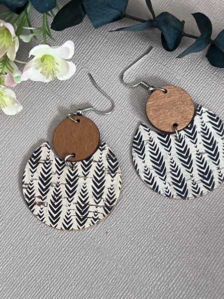 Boucles oreilles rondes bois  feuilles noires Comme un ange