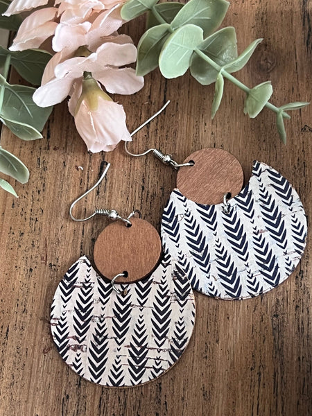 Boucles oreilles rondes bois  feuilles noires Comme un ange