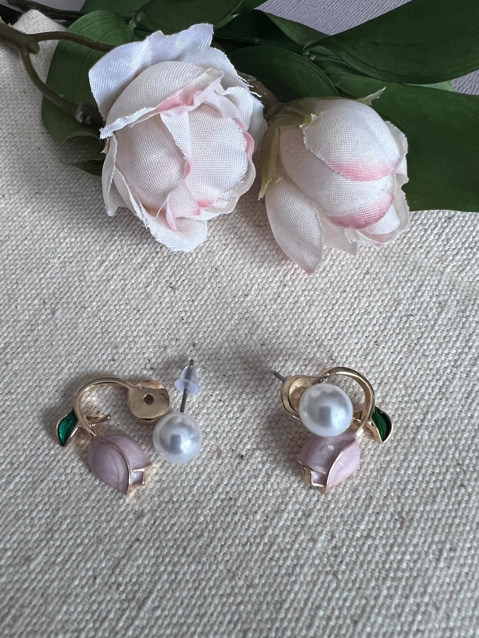 Boucles oreilles délicates fleurs du printemps tulipe rose Comme un ange