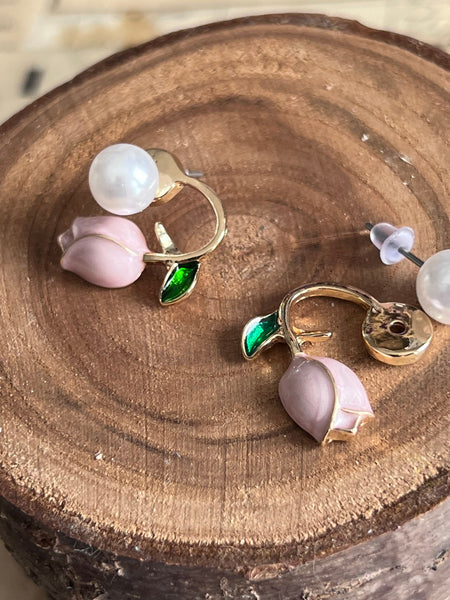 Boucles oreilles délicates fleurs du printemps tulipe rose Comme un ange