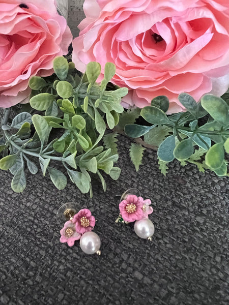 Boucles oreilles fleurs roses et perles