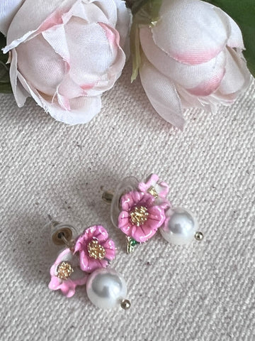 Boucles oreilles fleurs roses et perles