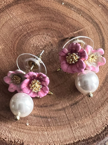 Boucles oreilles fleurs roses et perles