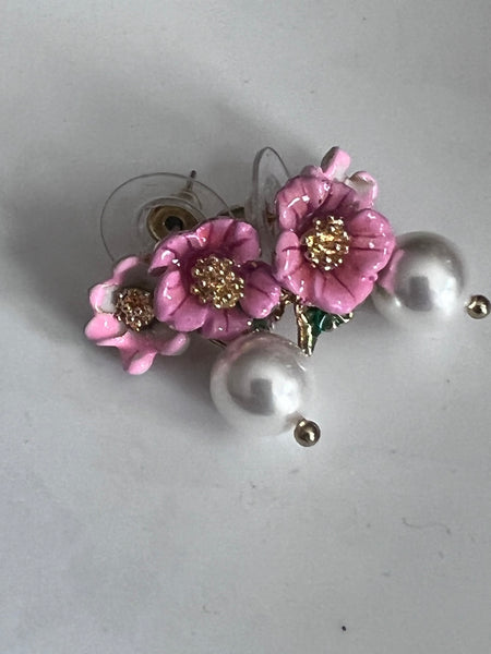 Boucles oreilles fleurs roses et perles