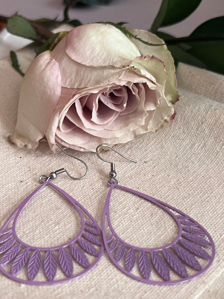 Boucles oreilles goutte dentelle mauve lilas Comme un ange