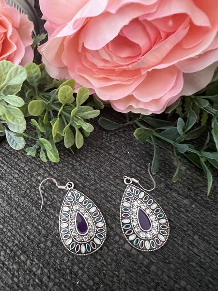 Boucles oreilles style boho goutte mauve Comme un ange