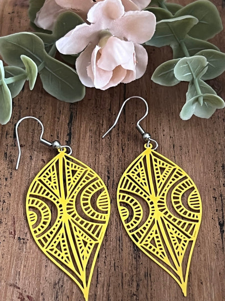 Boucles oreilles feuilles jaunes bijoux festifs estivales Comme un ange