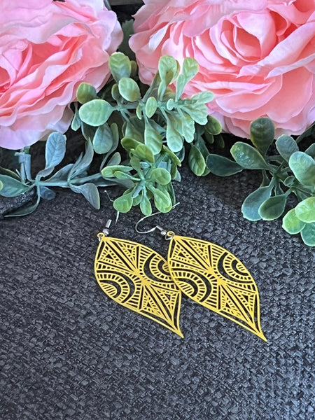 Boucles oreilles feuilles jaunes bijoux festifs estivales Comme un ange