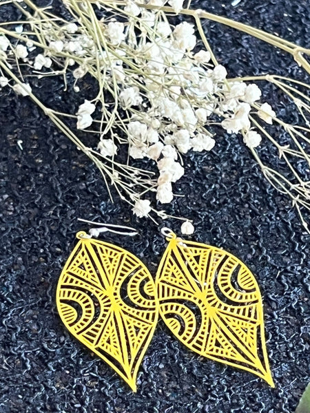 Boucles oreilles feuilles jaunes bijoux festifs estivales Comme un ange