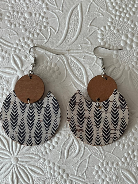Boucles oreilles rondes bois  feuilles noires Comme un ange