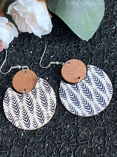 Boucles oreilles rondes bois  feuilles noires Comme un ange