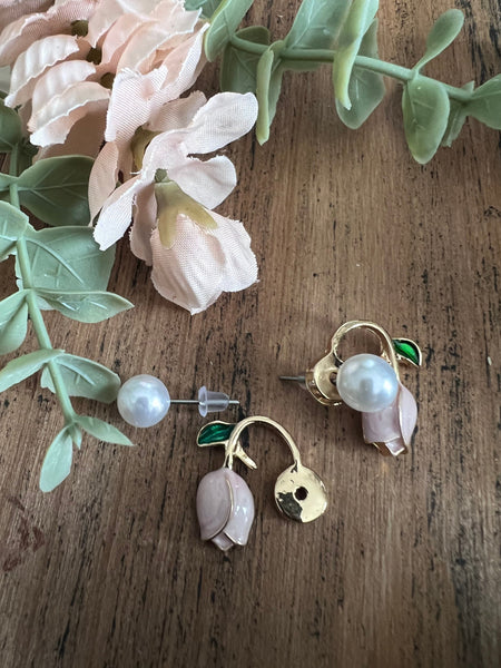 Boucles oreilles délicates fleurs du printemps tulipe rose Comme un ange