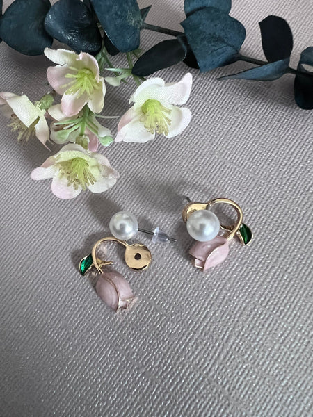 Boucles oreilles délicates fleurs du printemps tulipe rose Comme un ange