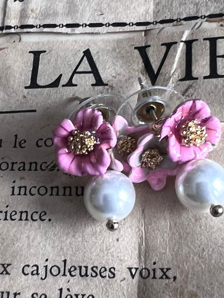 Boucles oreilles fleurs roses et perles