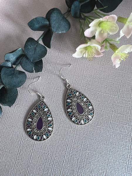 Boucles oreilles style boho goutte mauve Comme un ange