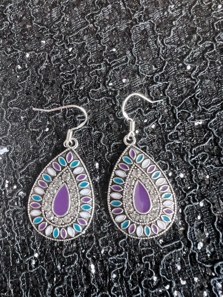 Boucles oreilles style boho goutte mauve Comme un ange