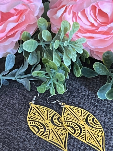 Boucles oreilles feuilles jaunes bijoux festifs estivales Comme un ange