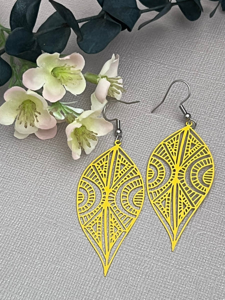 Boucles oreilles feuilles jaunes bijoux festifs estivales Comme un ange