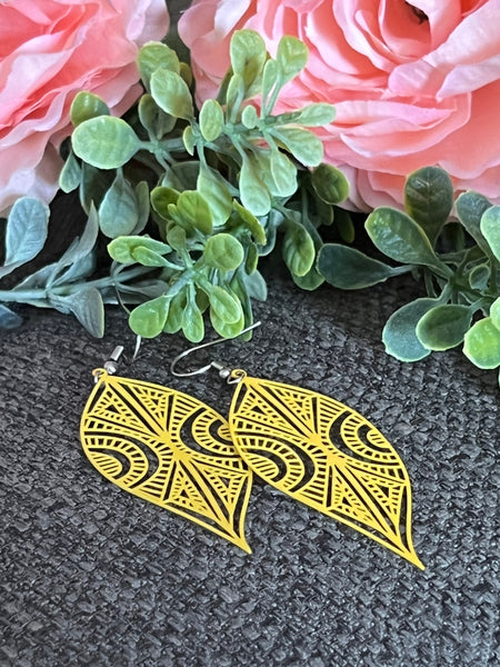 Boucles oreilles feuilles jaunes bijoux festifs estivales Comme un ange