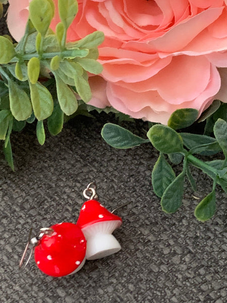 Boucles d’oreilles champignon rouge et blancs sur crochet alliage de métaux argent Comme un ange