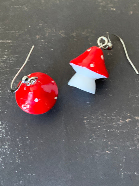 Boucles d’oreilles champignon rouge et blancs sur crochet alliage de métaux argent Comme un ange