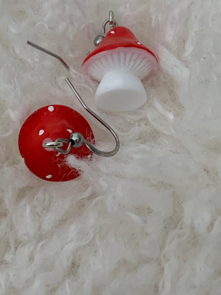 Boucles d’oreilles champignon rouge et blancs sur crochet alliage de métaux argent Comme un ange
