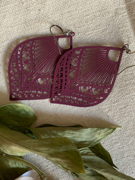 Boucles d’oreilles breloque goutte mauve avec motifs sur crochet alliage de métaux argent Comme un ange