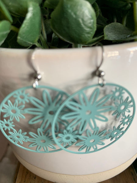 Boucles d’oreilles breloque cercle fleuri bleu sur crochet alliage de métaux argent Comme un ange
