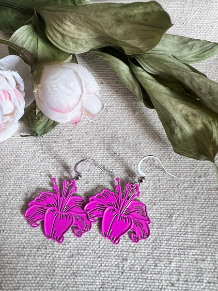 Boucles d’oreilles breloque fleur rose hibiscus hawaïenne tropicale Comme un ange