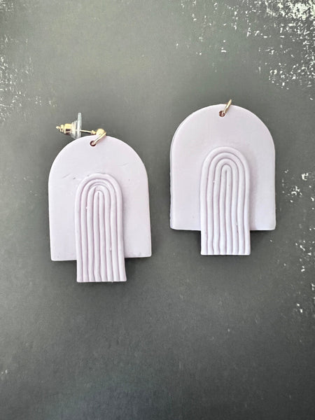 Boucles d’oreilles breloque arc-en-ciel arch mauve lilas Comme un ange